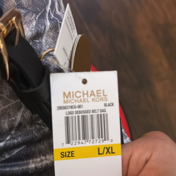 Michael Kors Black Belt Bag with Sleek Design - Picture 9 of 9